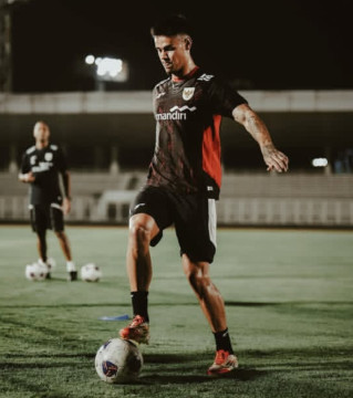 Mees Hilgers tak dipanggil Timnas Indonesia hadapi Arab Saudi di Fase keempat kualifikasi Piala Dunia 2026. [Instagram] 